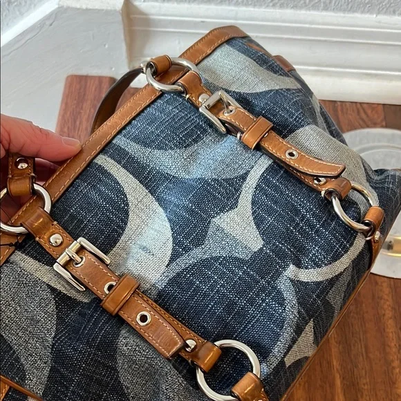 1651Stylish Coach Blue and Tan Women's Bag - Picture 6 of 8